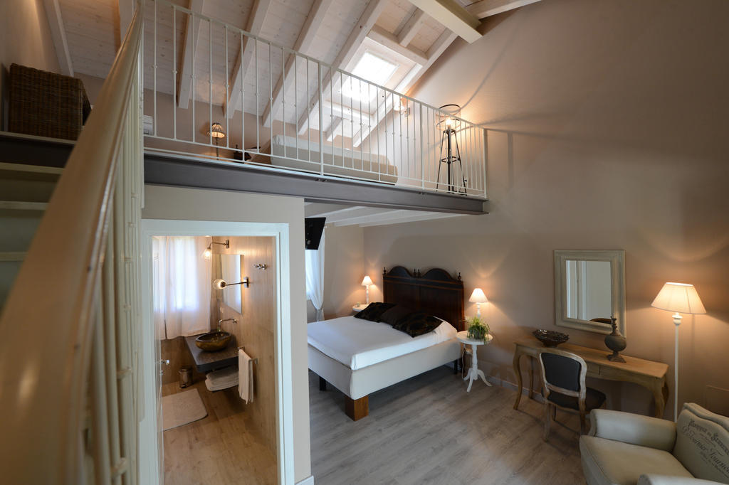 A Casa Di Delia B&B Charming House Сант-Элена-ди-Силея Номер фото